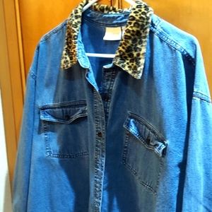 Crossroads beautiful Jean shirt with animal print collar
